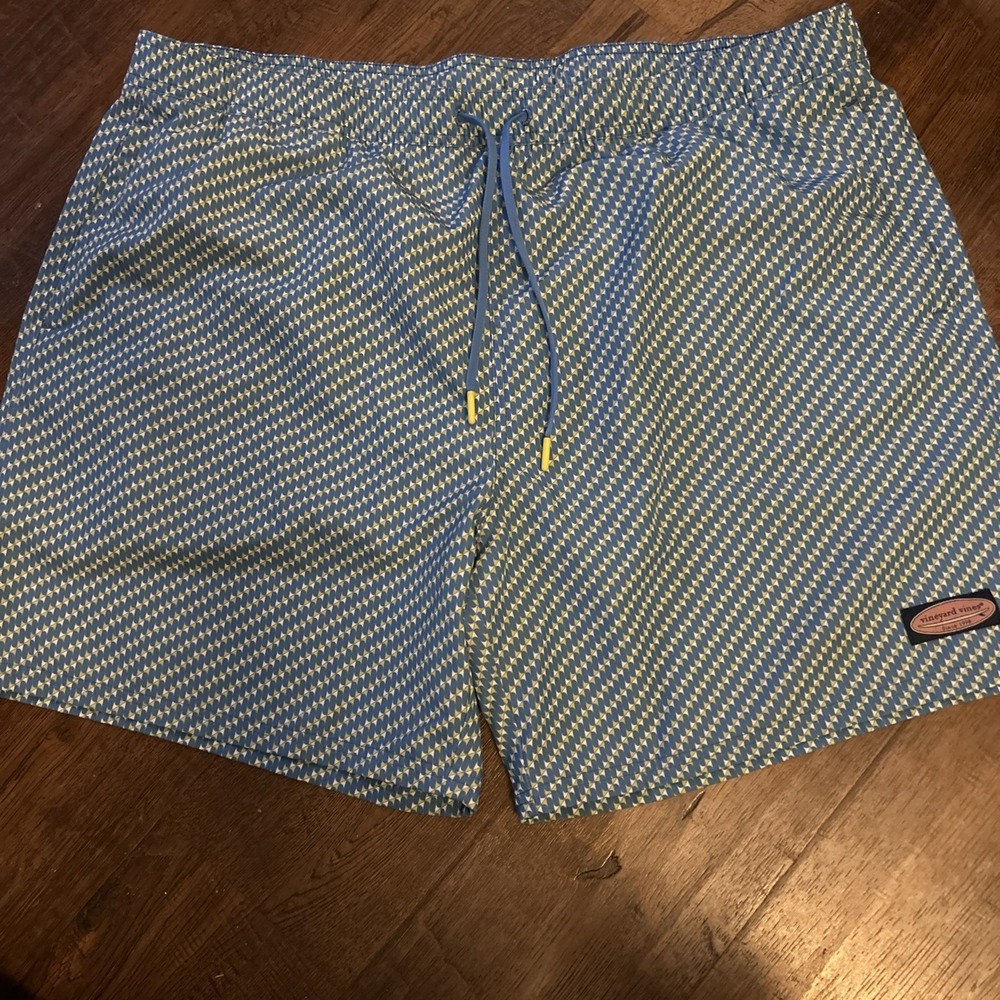 VINEYARD VINES SWIM TRUNKS 2X LIGHT AQUA BLUE SWORDFISH &‎ WHALES EXC CONDITION!